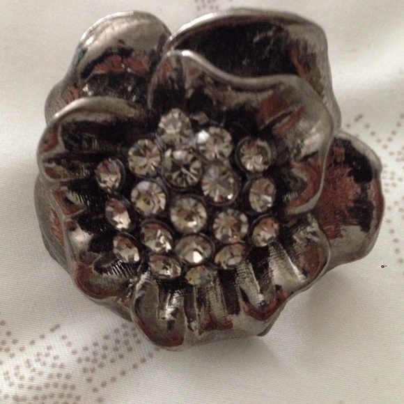 Large flower metal ring