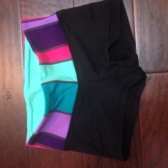 Lululemon hot yoga short