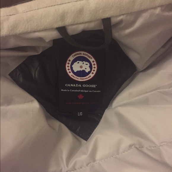 Canda Goose Vest - Picture 2 of 2