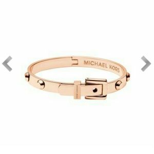 MK ASTOR ROSE - TONE BUCKLE BANGLE