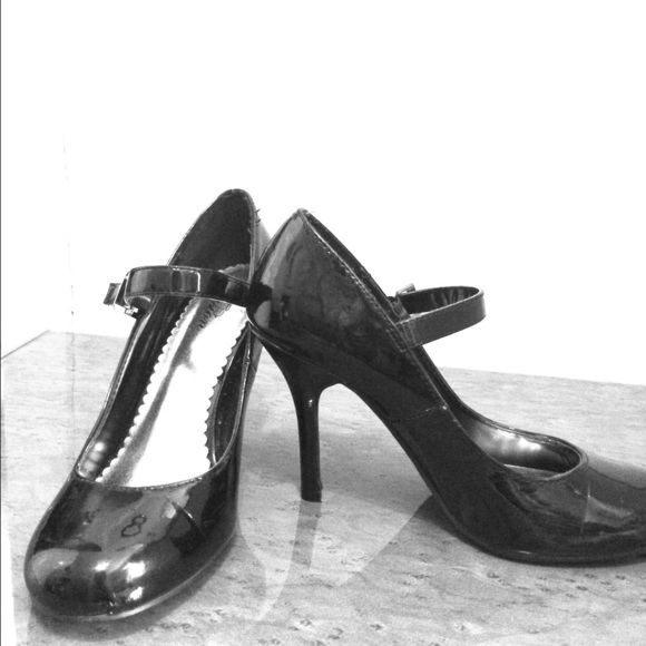 Classic Black Mary Janes, extremely comfortable!
