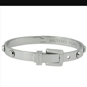 MK ASTOR SILVER - TONE BUCKLE BANGLE