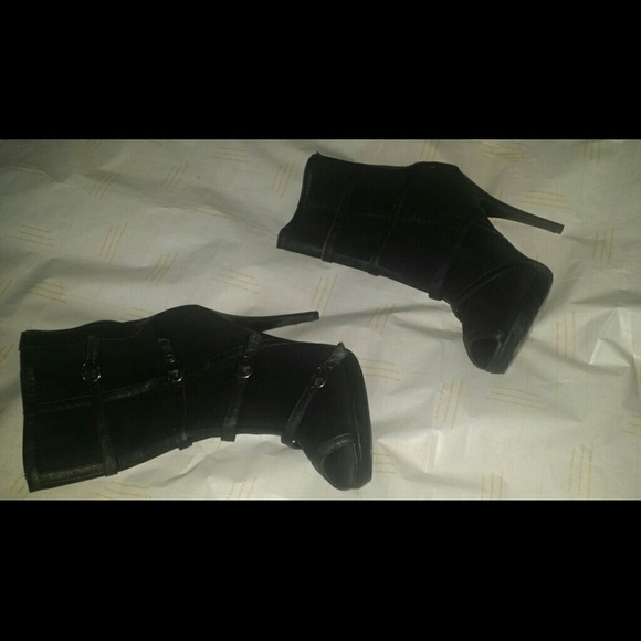 Black Boots - Picture 2 of 3