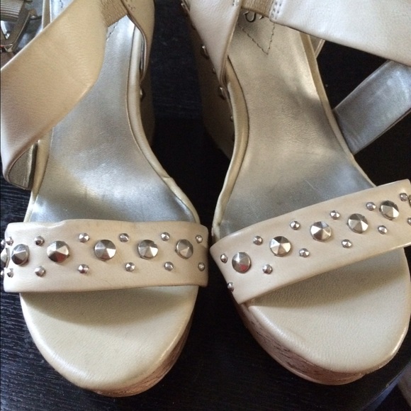Guess wedges