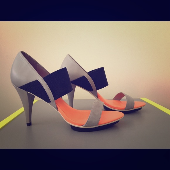 United Nude, gray & black heels. Size 10.