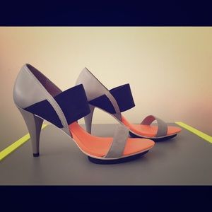 United Nude, gray & black heels. Size 10.