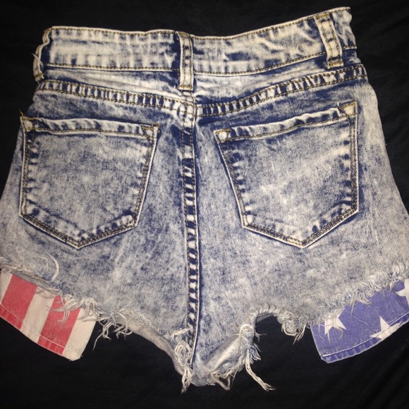 High wasted distressed flag shorts - Picture 2 of 4