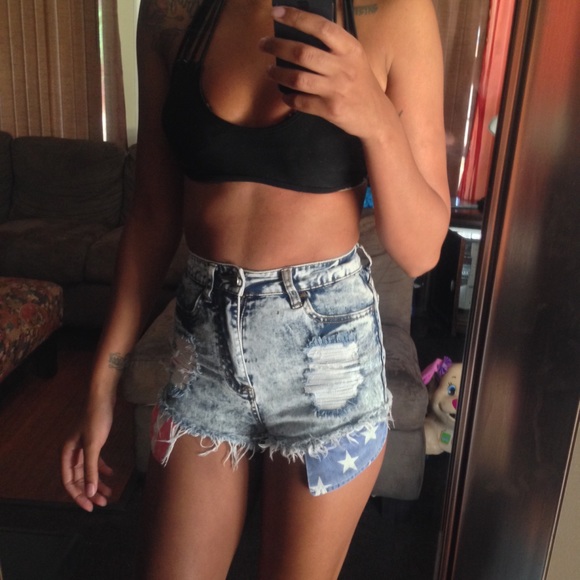 High wasted distressed flag shorts - Picture 3 of 4