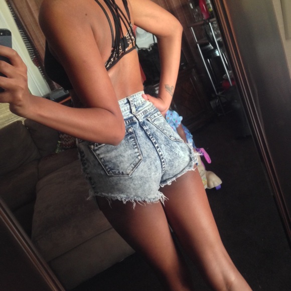 High wasted distressed flag shorts - Picture 4 of 4