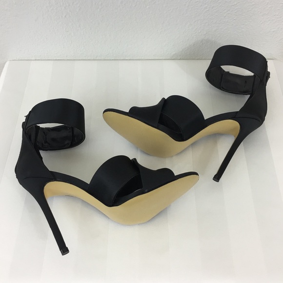🎉HOST PICK🎉Audrey Brooke Black Satin Sandals - Picture 4 of 4