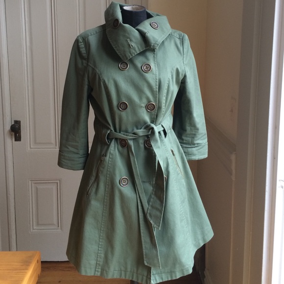 Capped sleeve mini trench coat.