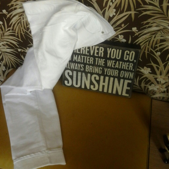 Destressed white boyfriend jean