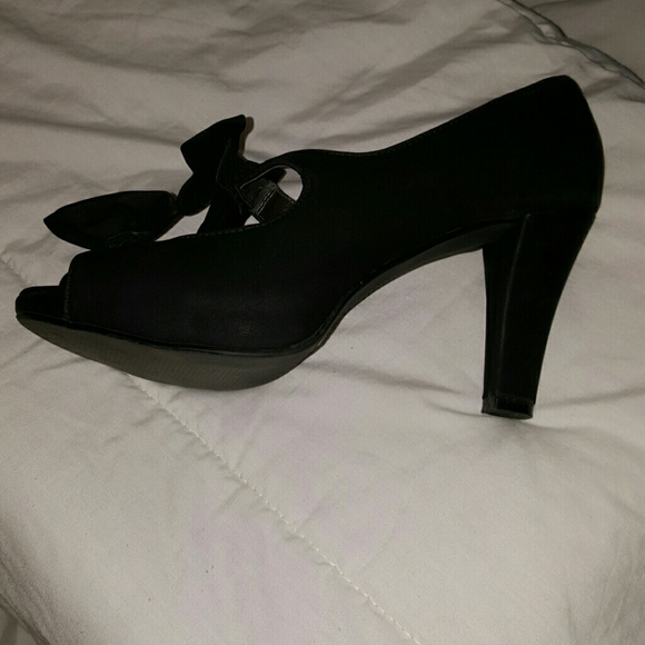 Shoes - Picture 4 of 4