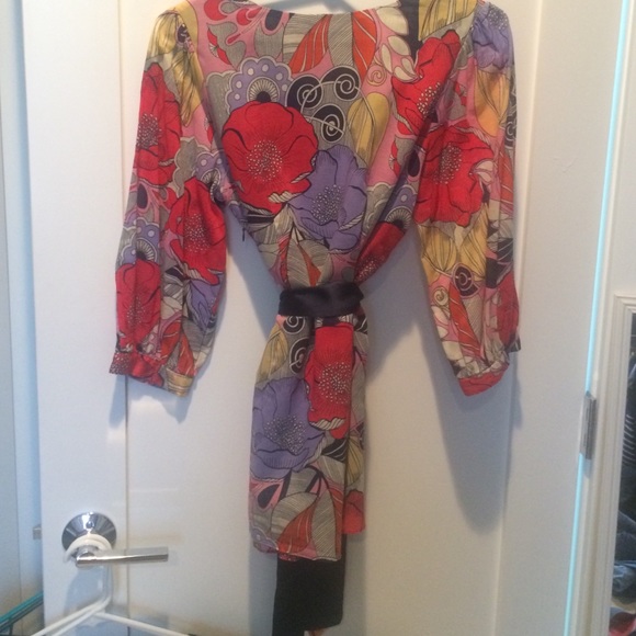 Wendy katlen top with satin sash. - Picture 3 of 4