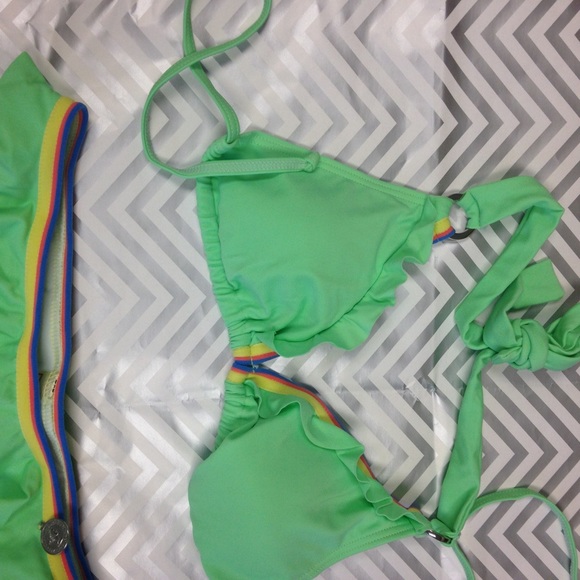 Green bikini - Picture 2 of 4