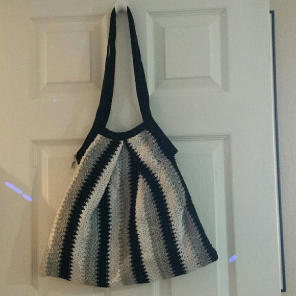 Knitted hand bag