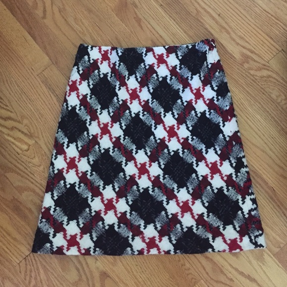 EUC Classy wool blend geo pattern skirt