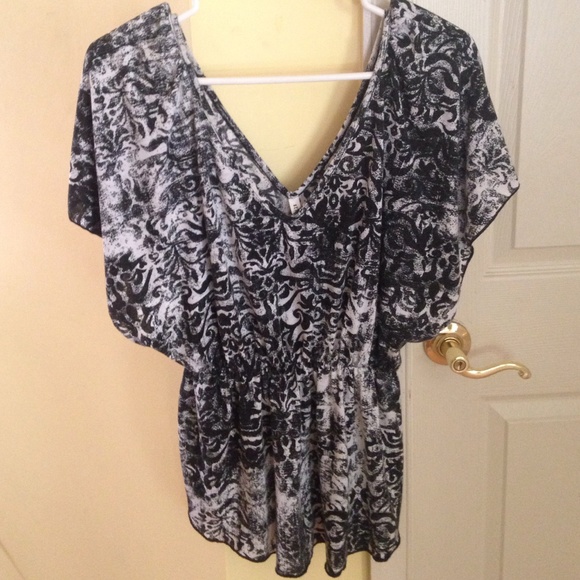 Full tilt black and white top