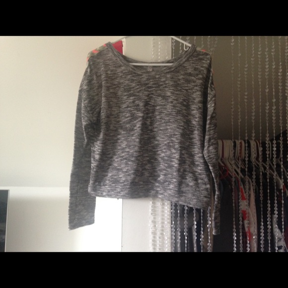 Grey long sleeved shirt.