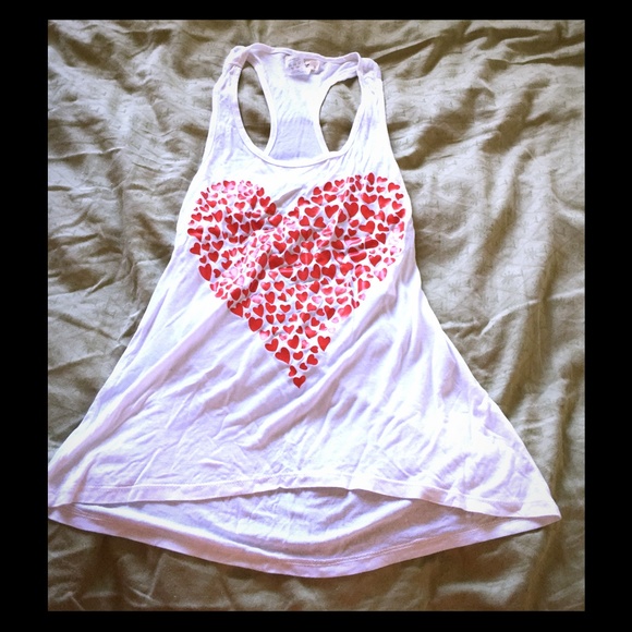 Cut out back tank top with heart design❤️💗💕