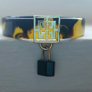 Tortoise lock dangle bracelet