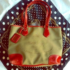 Authentic Prada Handbag ❤️