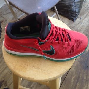 Lebron low 9 size 11.5 in men