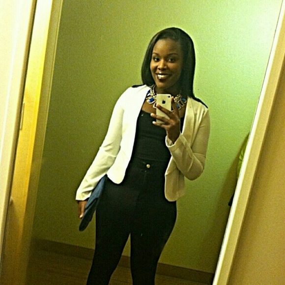 ❗❗PRICE DROP❗️❗️white blazer