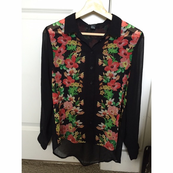 Forever 21 Black Floral Button Down Shirt - M