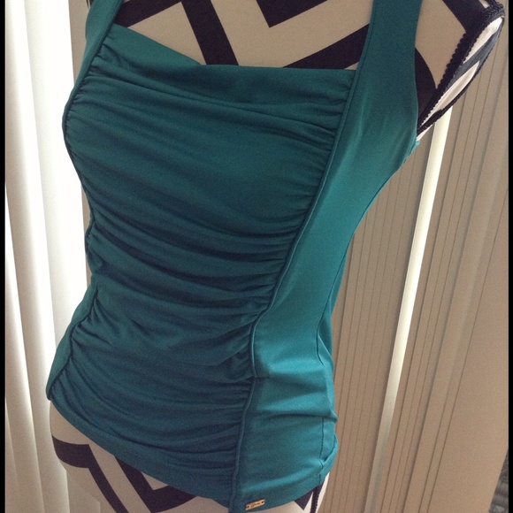 Guess top