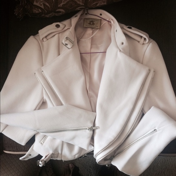 Beautiful nude jacket. Just gorgeous. - Picture 2 of 3