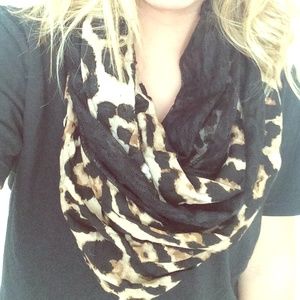 Leopard print & lace scarf, perfect condition.