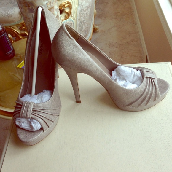 💥💥 Grey peep toe heels