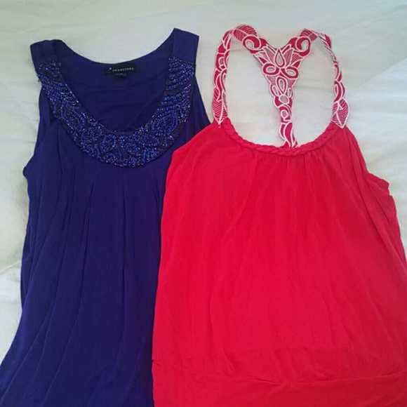 **Bundle**  2  Forever 21 tank tops