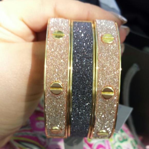 SOLD !! 🎉🎉HOST PICK 🎉🎉CLASSIC CHIC - Picture 2 of 2