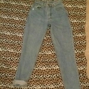 *FLASH SALE *Cute Mom jeans!