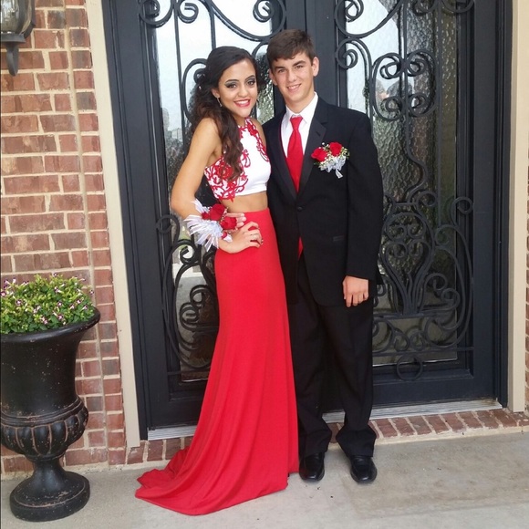 Dresses & Skirts - Beautiful Prom Dress!! Selling my prom dress!