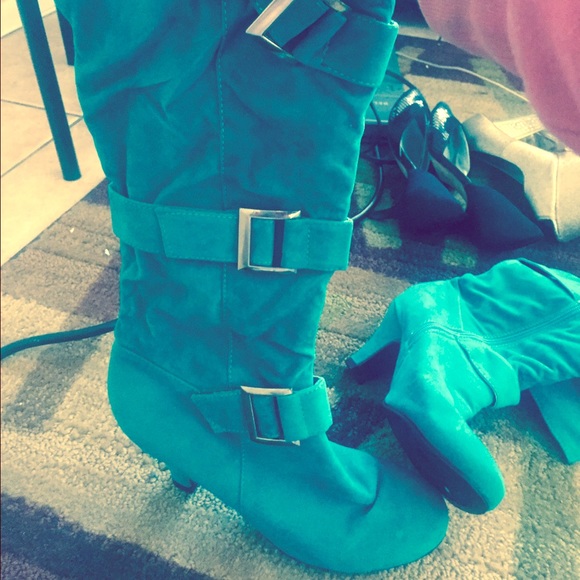 Boots turquoise color size8.5