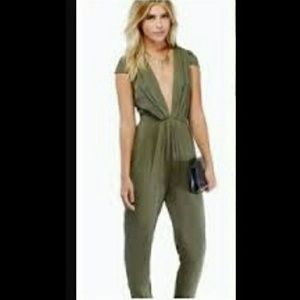 ❗️❗️❗️❗️❗️ONLY $10!!Deep plunge jumpsuit