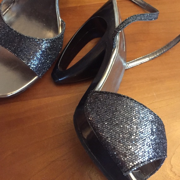 Cute! Uniquely cool shoes with a bit of bling! - Picture 2 of 2