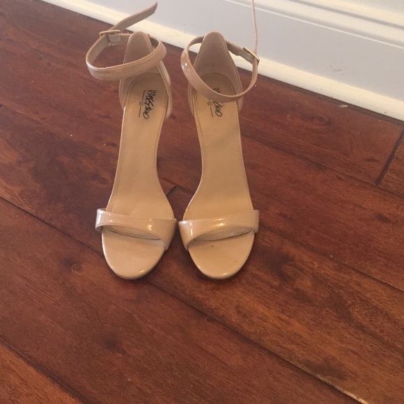 Mossimo nude pumps