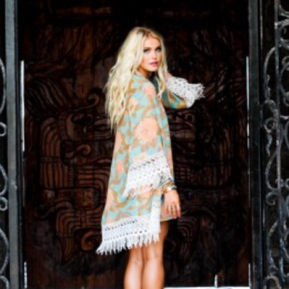 Show Me Your MuMu Tops - NWT Show Me Your MuMu Magnolia Kimono