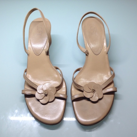 Cute nude heels!