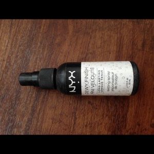 NYX FINISHING SPRAY