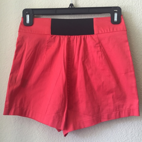 High-Waisted Short - Picture 2 of 3