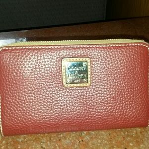 Dooney & Bourke wallet