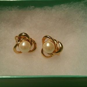 Vintage Gold clip on earrings