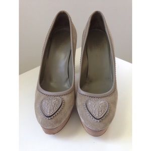Gucci Suede Pumps size 7.5