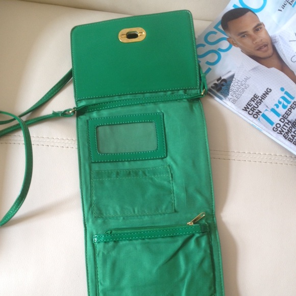 Green purse - Picture 2 of 3