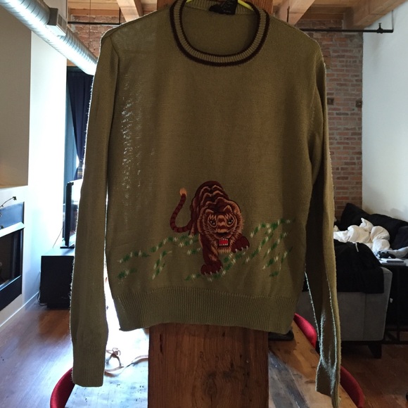 Mint condition tiger appliqué sweater